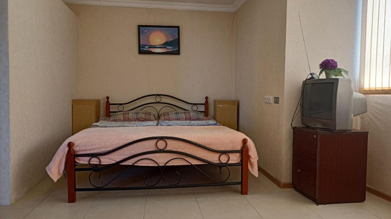 Hotel By The Sea Rozetta Sukhumi Exterior photo